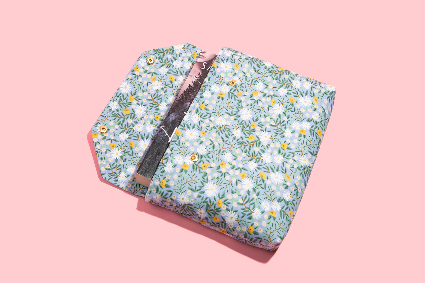 Spring Daisies E-Reader and Book Sleeve