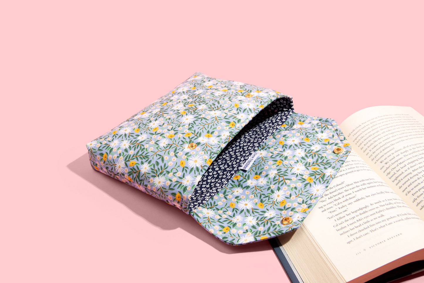 Spring Daisies E-Reader and Book Sleeve