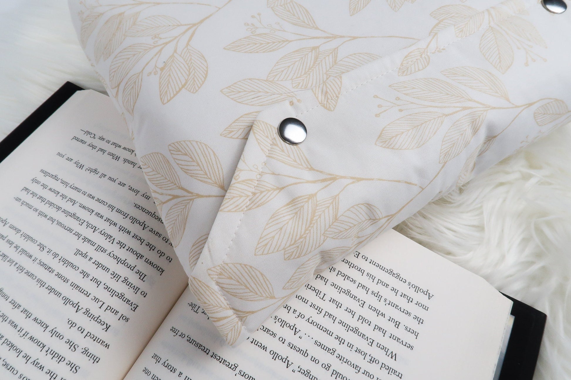 Deluxe Book Sleeve Full cover High End Custom Gift BookTok Kindle Cover Kindle Sleeve Kindle Case Book Accessory Cream Pink Leaf Minimal