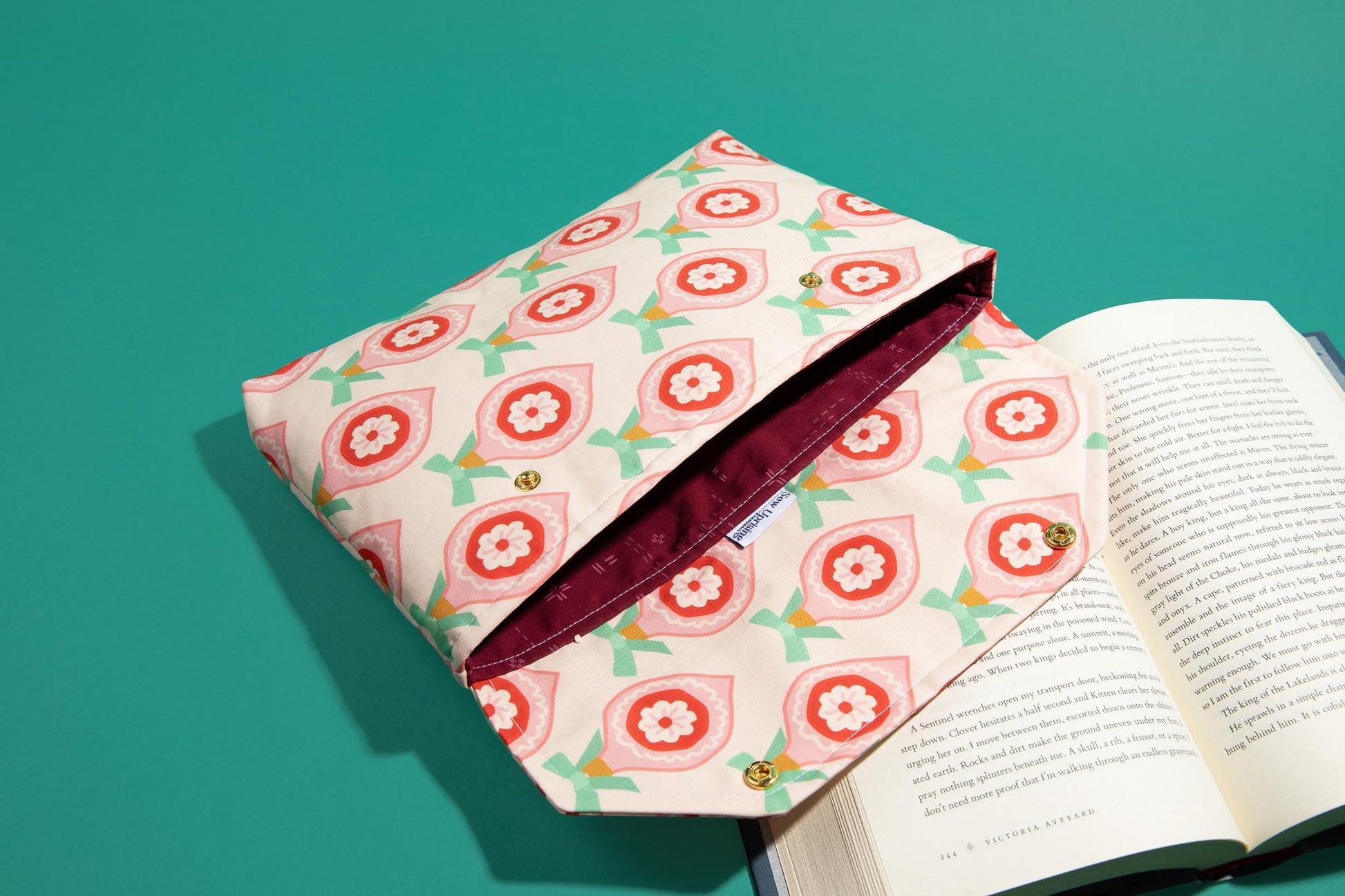 Protective envelope booksleeve with snap closure Full coverage book sleeve with padding Protective kindle case for winter ornament christmas