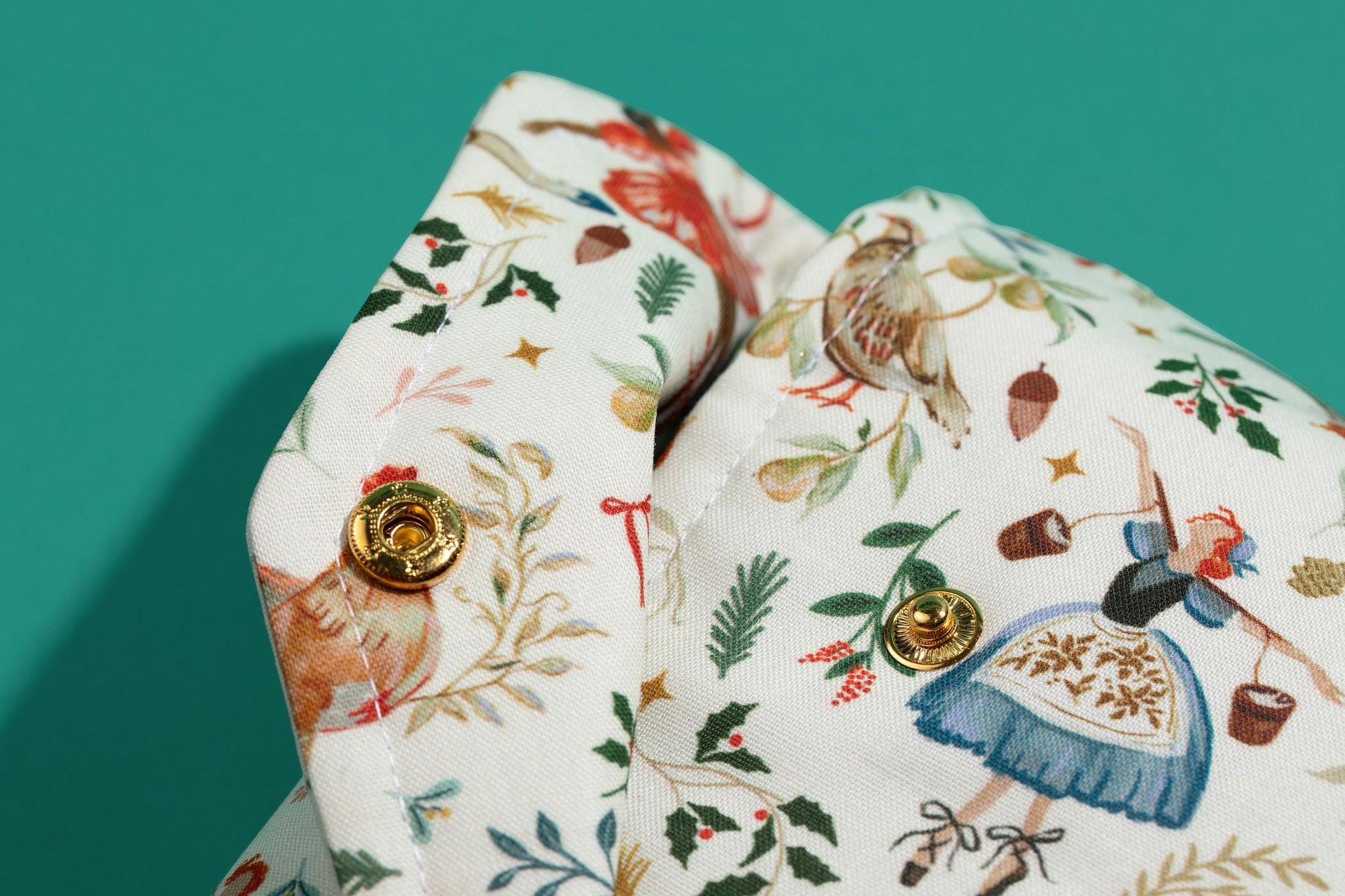 Protective envelope booksleeve with snap closure Full coverage book sleeve with padding Protective kindle case 12 days christmas nutcracker