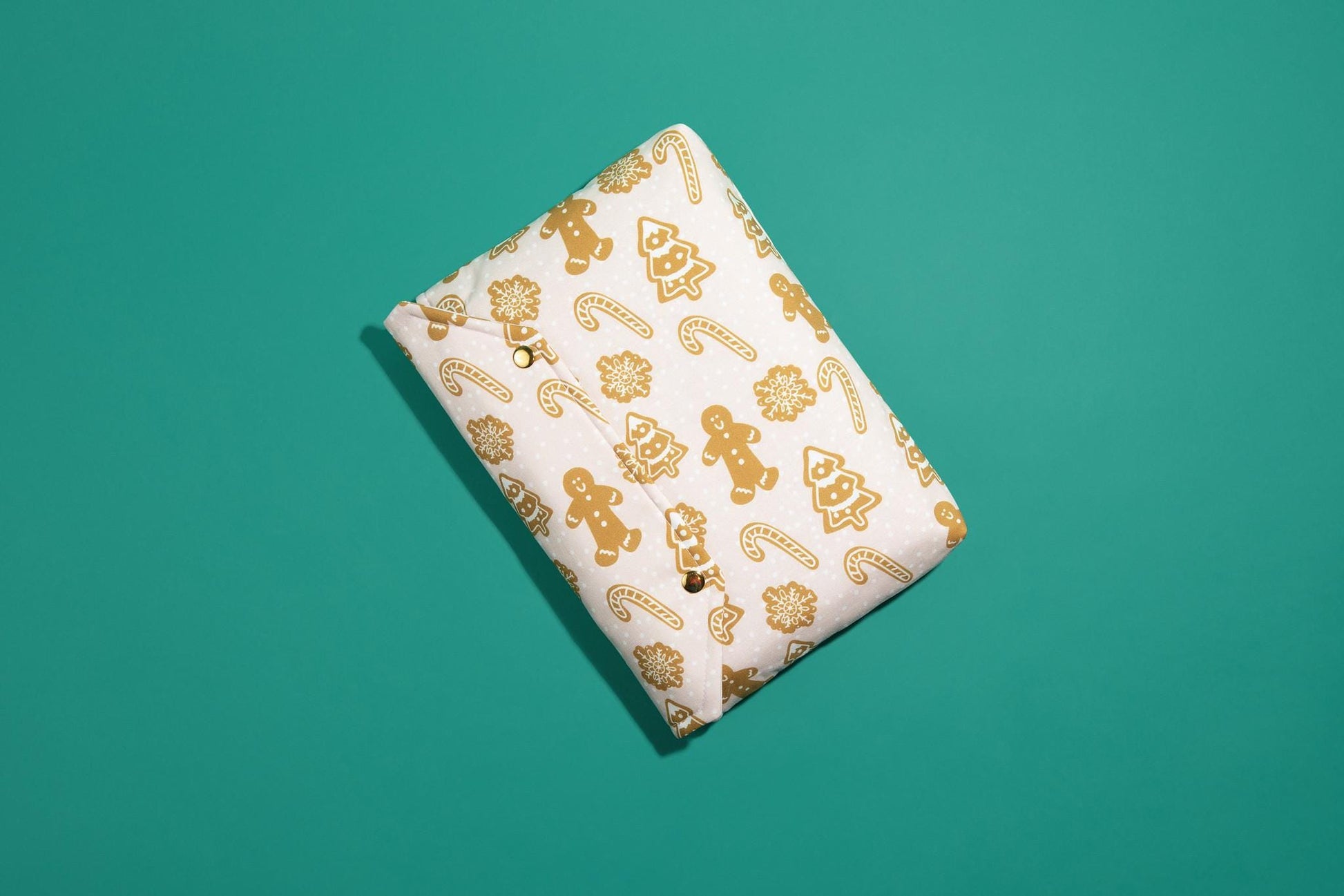 Protective envelope booksleeve with snap closure Full coverage book sleeve with padding Protective kindle case winter christmas gingerbread