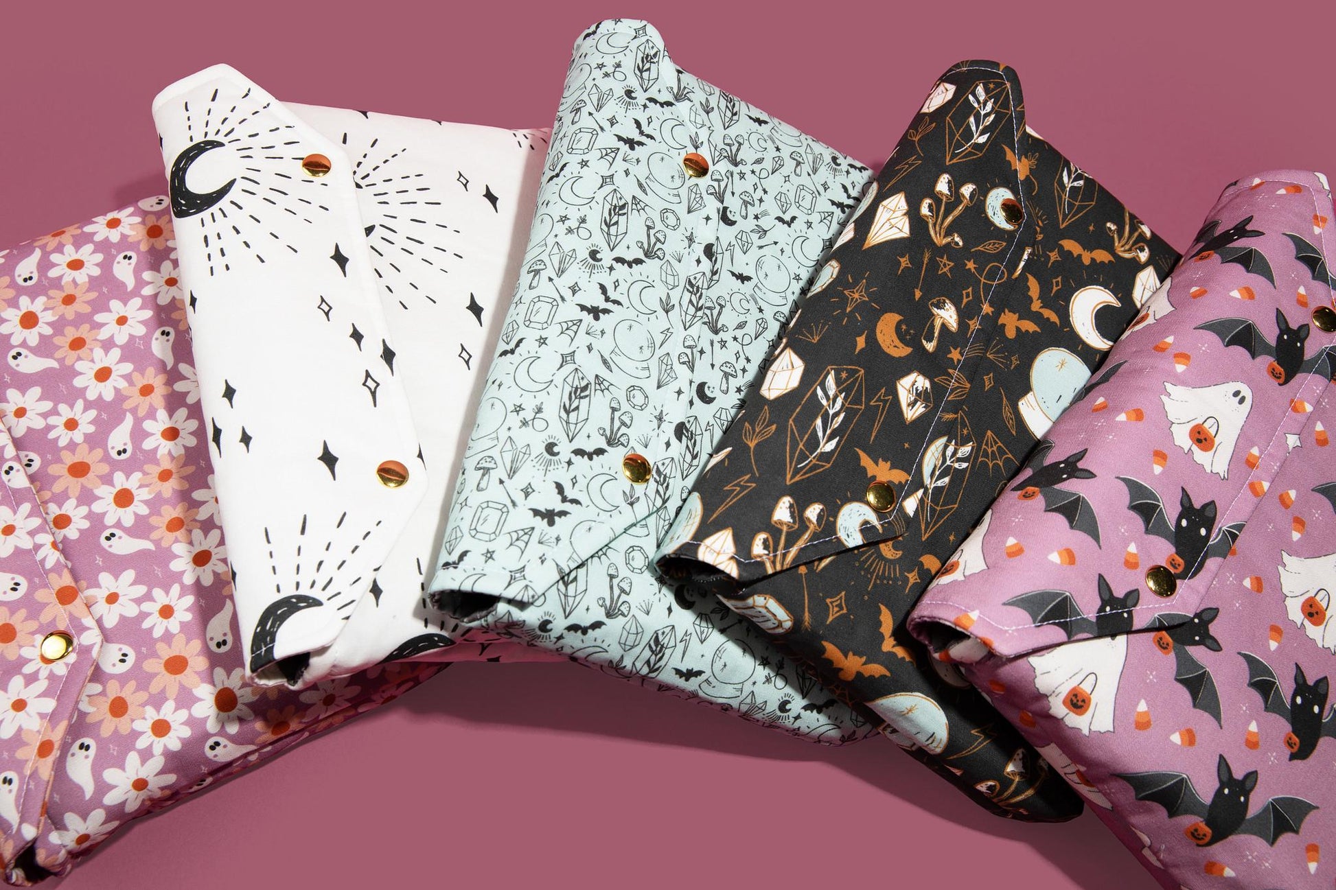 Protective envelope booksleeve with snap closure Full coverage book sleeve with padding Protective kindle case for fall halloween GHOSTIES