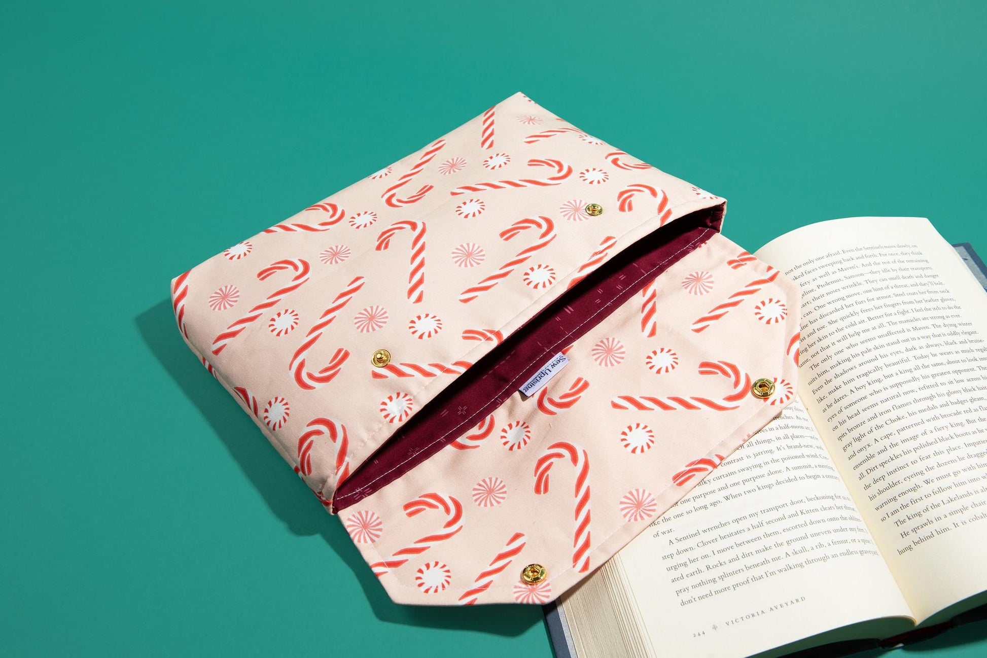 Protective envelope booksleeve with snap closure Full coverage book sleeve with padding Protective kindle case winter candy cane christmas