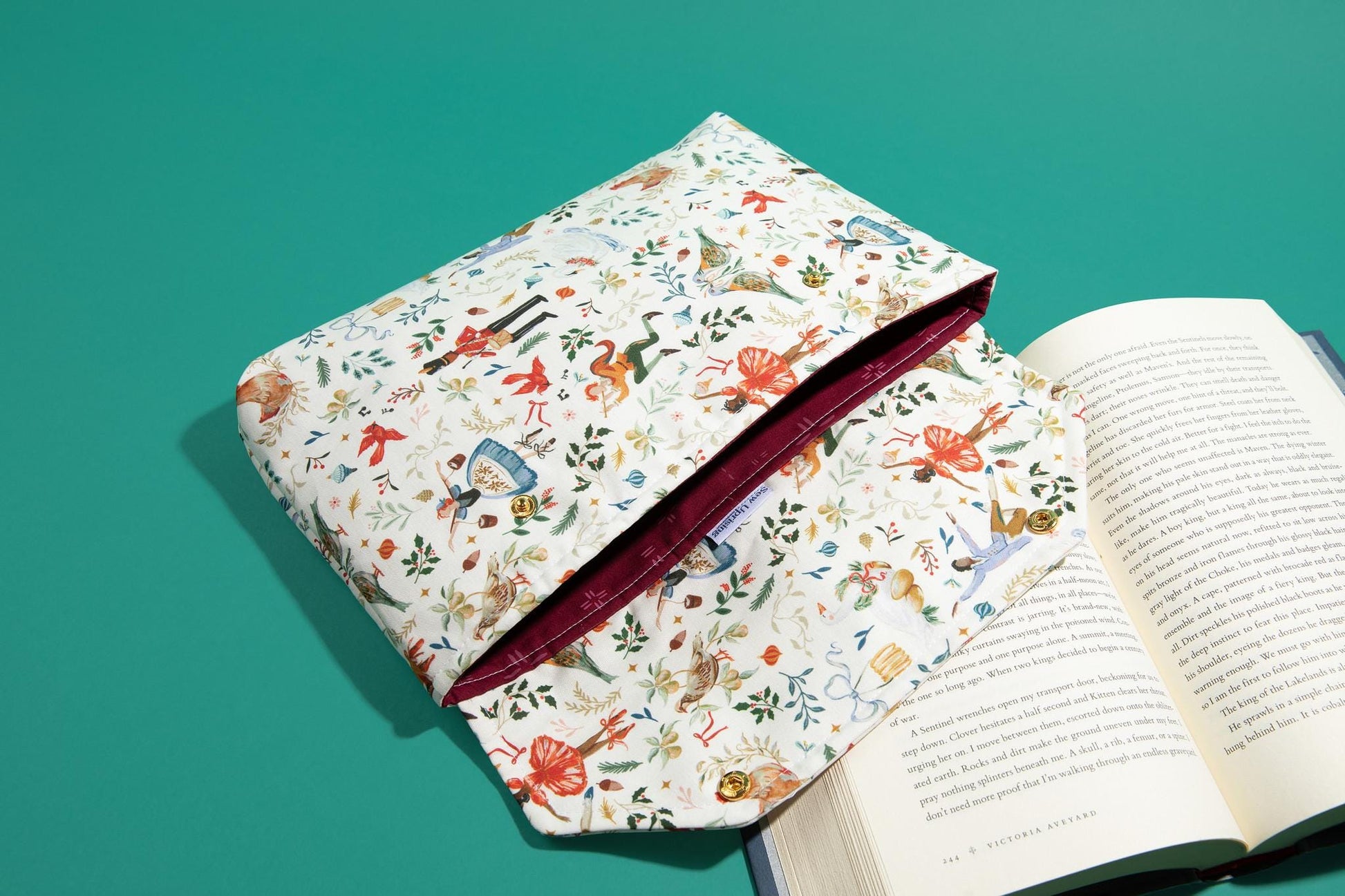 Protective envelope booksleeve with snap closure Full coverage book sleeve with padding Protective kindle case 12 days christmas nutcracker