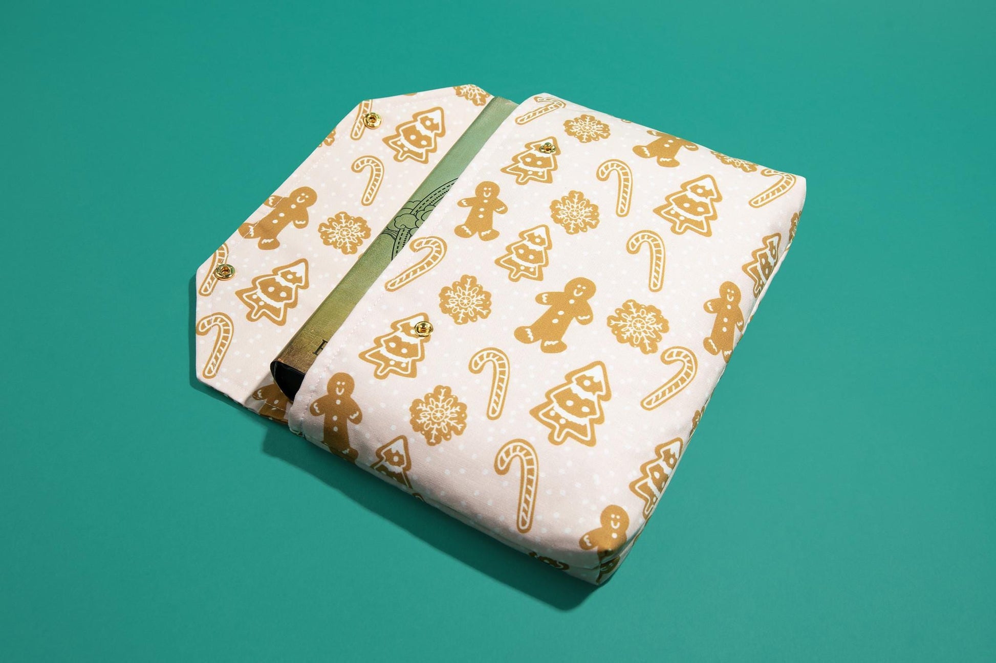 Protective envelope booksleeve with snap closure Full coverage book sleeve with padding Protective kindle case winter christmas gingerbread