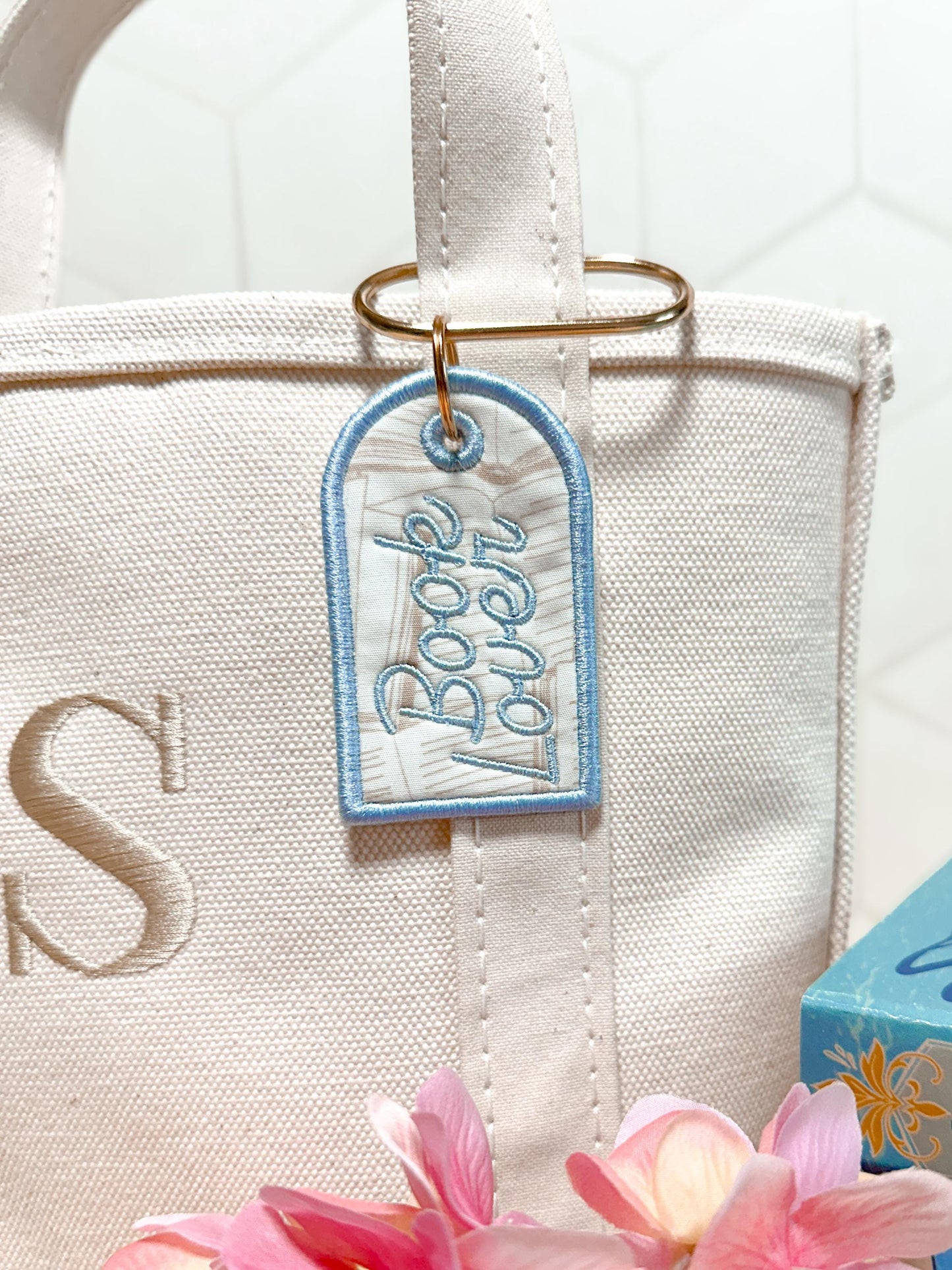 Book Lover Embroidered Keychain, Bookish Bag Charm, Embroidered Bag Tag, Bookworm Gift, Reader Gift, Book Club Gift, Oval Carabiner Clip